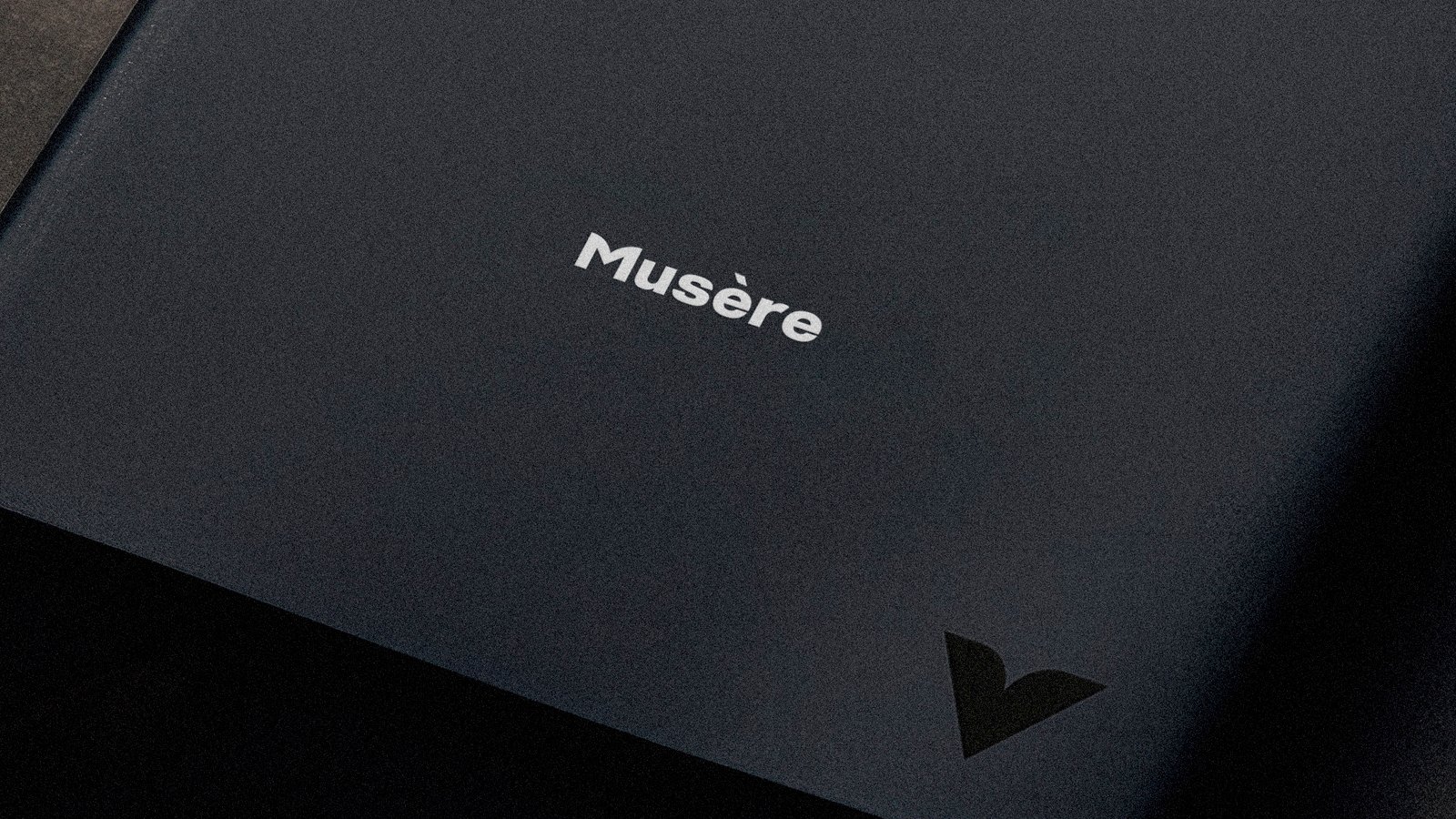 Musere-close-mockup-A